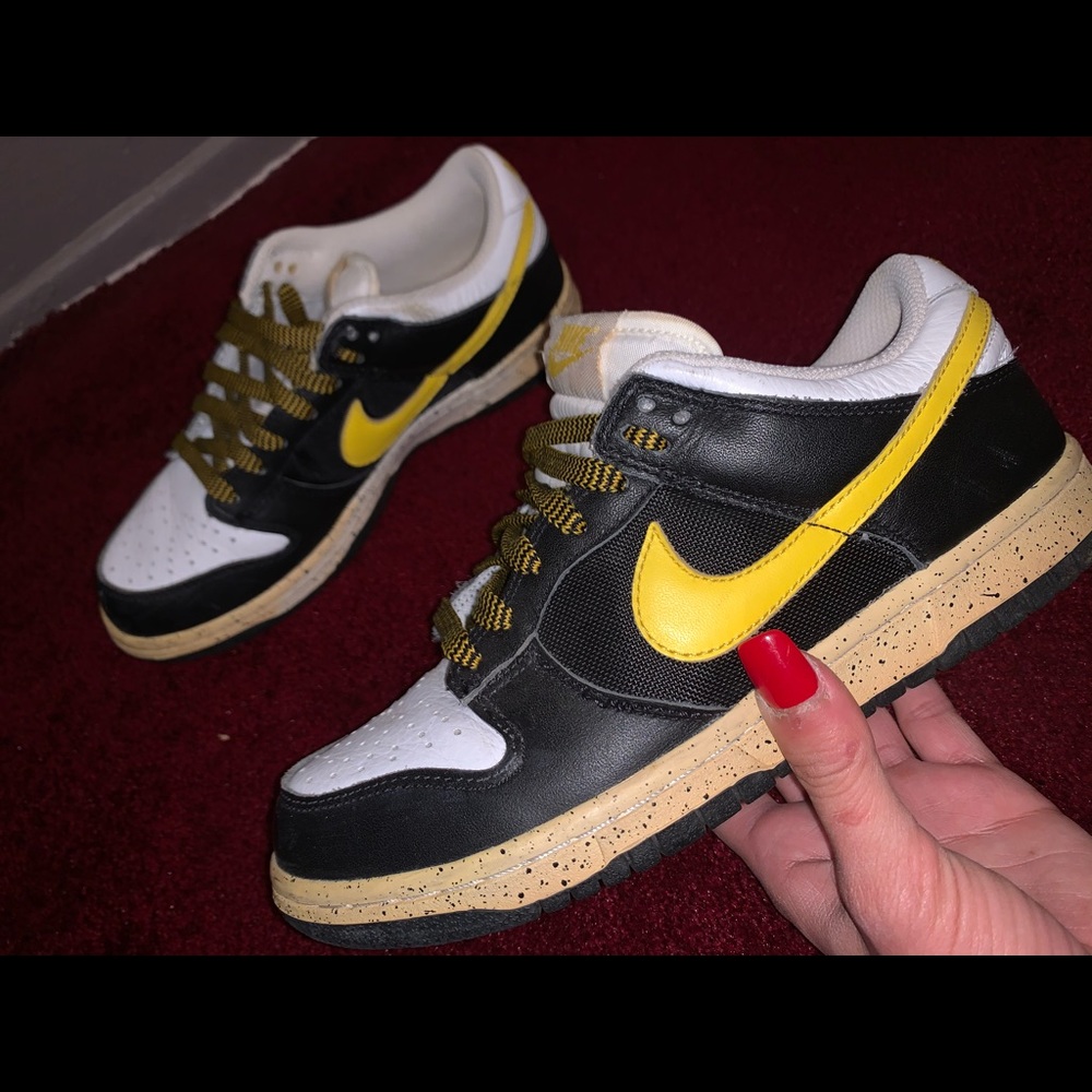 💛🖤 SALE ‼️ ⚫️ Black & Yellow Nike Dunks 🟡